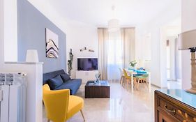Hostly - Colorhome Pisa Midtown - Unique 3 Rooms With 3 Private Bathrooms